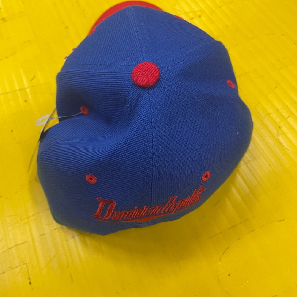 Dominican embroidery unisex hat.